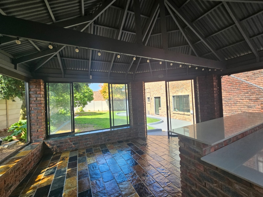 To Let 5 Bedroom Property for Rent in Stilbaai Wes Western Cape